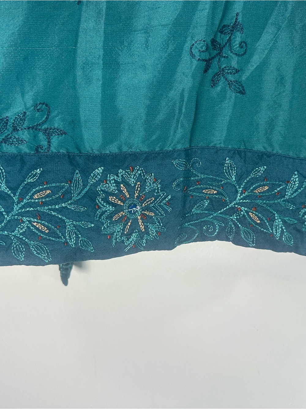 Beautiful Coldwater Creek Teal Silk Embroidered Button-Up Shirt size Large - Picture 5 of 8
